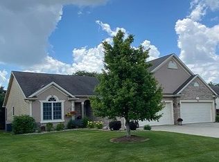 19 Inglewood Ln, Bloomington, IL