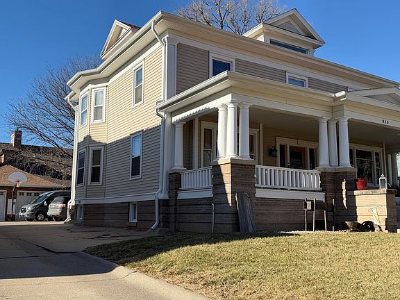 3rd image of 815 N Lincoln Ave