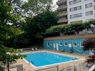 1375 River Rd APT 1M, Edgewater, NJ 07020