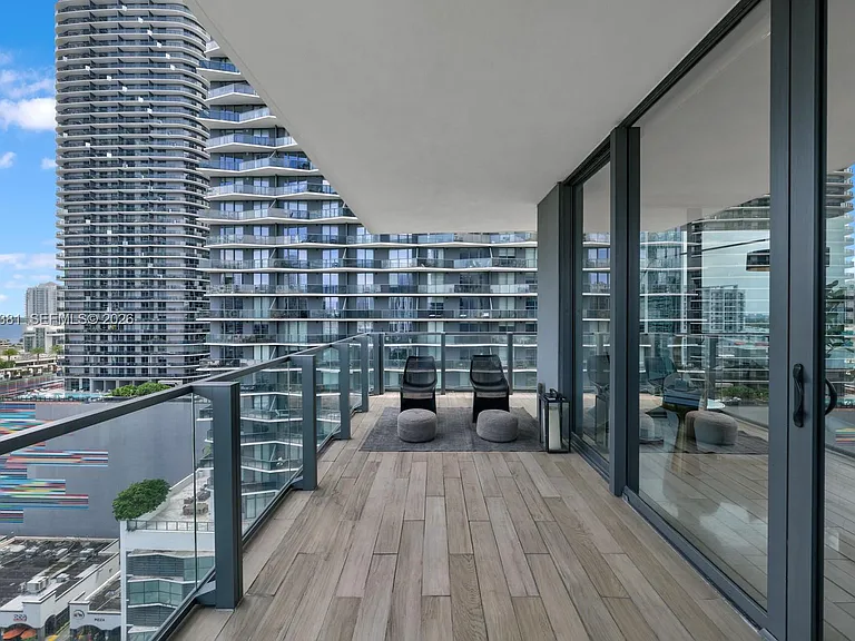 88 SW 7th St #1401 — Photo 26
