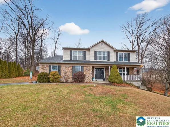 7733 Harbor Ct, Slatington, PA 18080