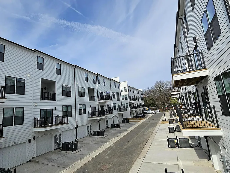 1236 S Person St #101 — Photo 24