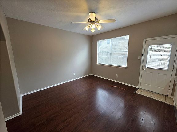 5th image of 94 N Burberry Park Cir