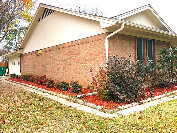 3rd image of 2301 E Windsor Dr