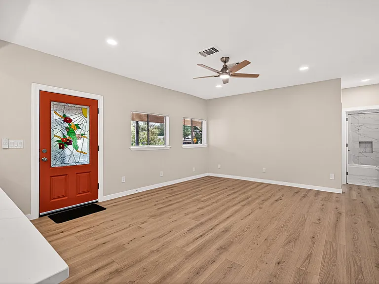 631 E Mistletoe Ave — Photo 8