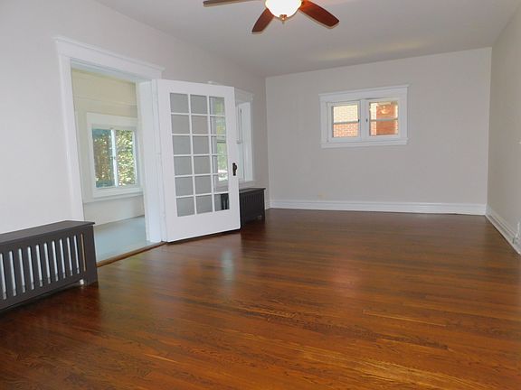 2nd image of 820 Hinman Ave APT 3