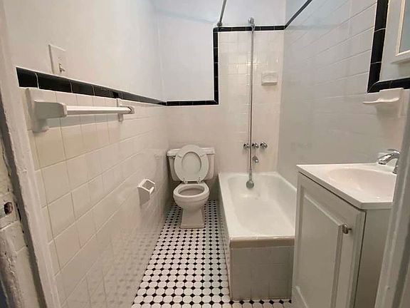 4th image of 791 Lexington Ave #2RR