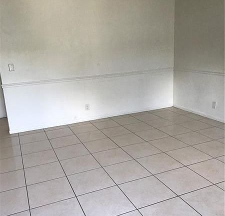 4th image of 3004 SW 15th Ave