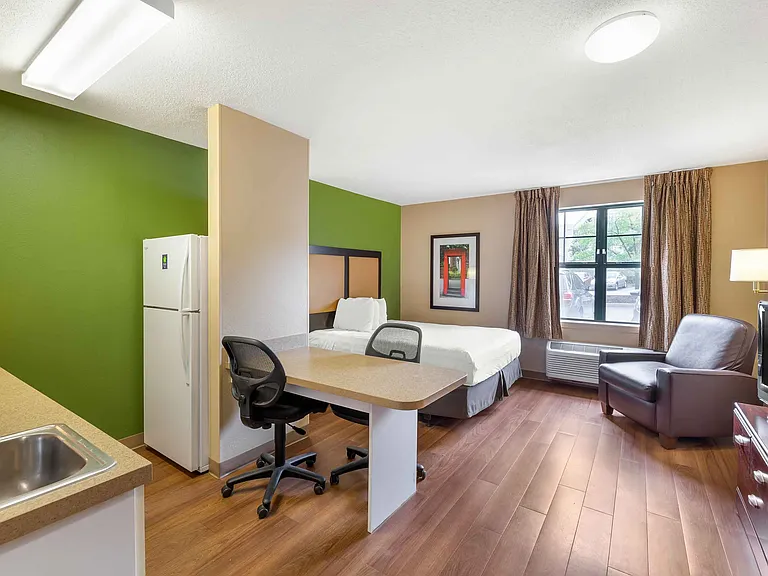 Studio Suite - 1 Queen Bed
