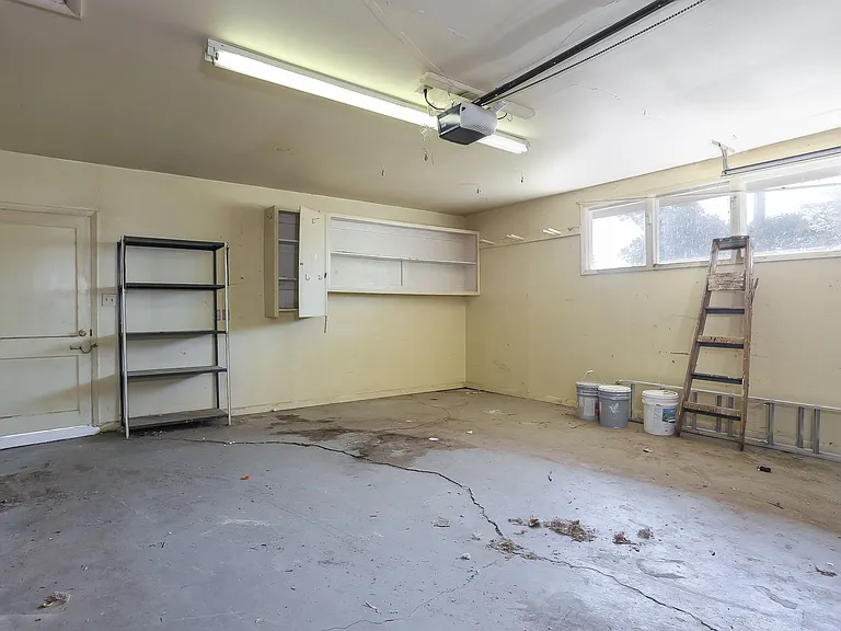 2408 Lake Dr — Photo 22