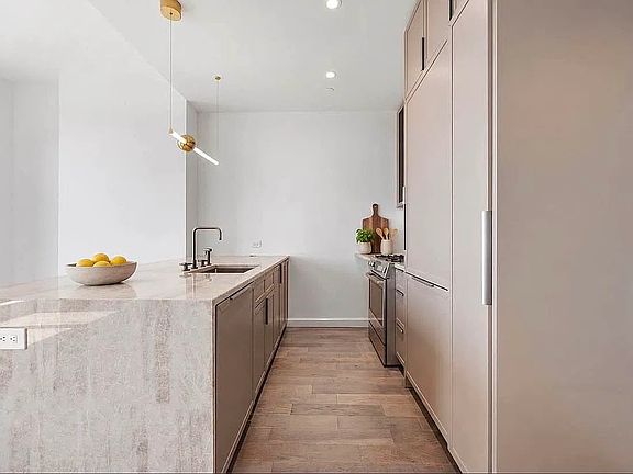 4th image of 262 9th St #811