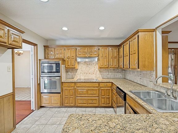 3rd image of 2506 Bluebonnet Dr