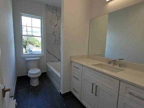 4th image of 74 Clarendon Pl #203
