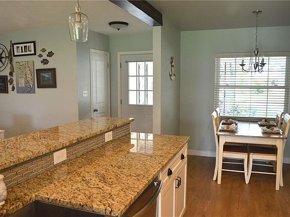 5th image of 3625 Periwinkle Dr