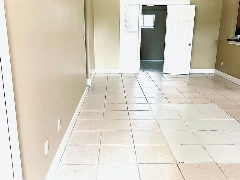 2949 N Covington Dr — Photo 24