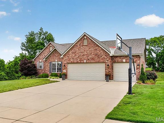 3rd image of 607 Laura Ct