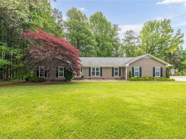 2812 Oak Ridge Rd, Oak Ridge, NC 27310