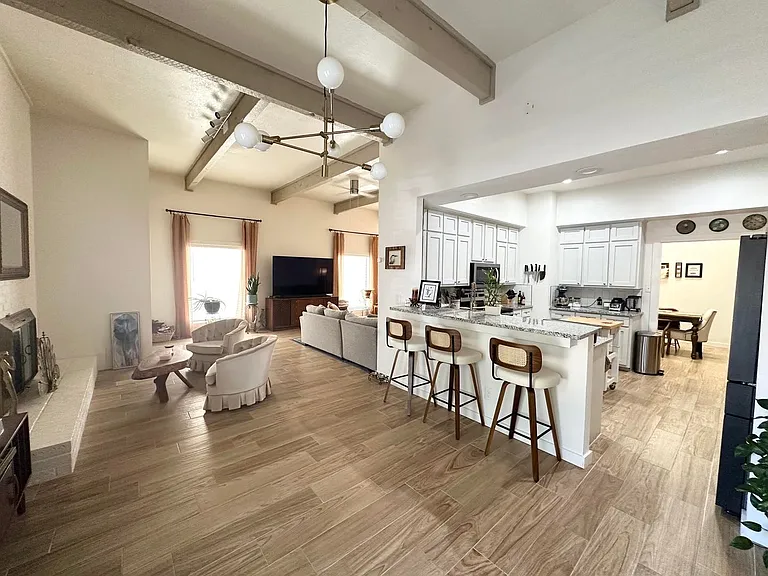 2513 Noel Ave — Photo 6