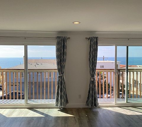 Large Living Room with Panoramic Ocean Views
