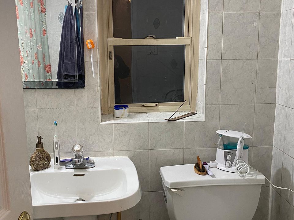 2nd image of 1558 Mace Ave #1