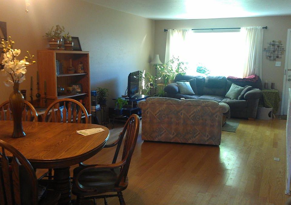 Main floor living/dining room