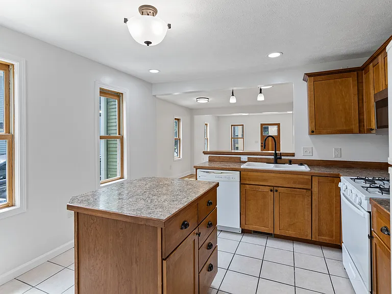 352 Calkins Ave SE — Photo 7
