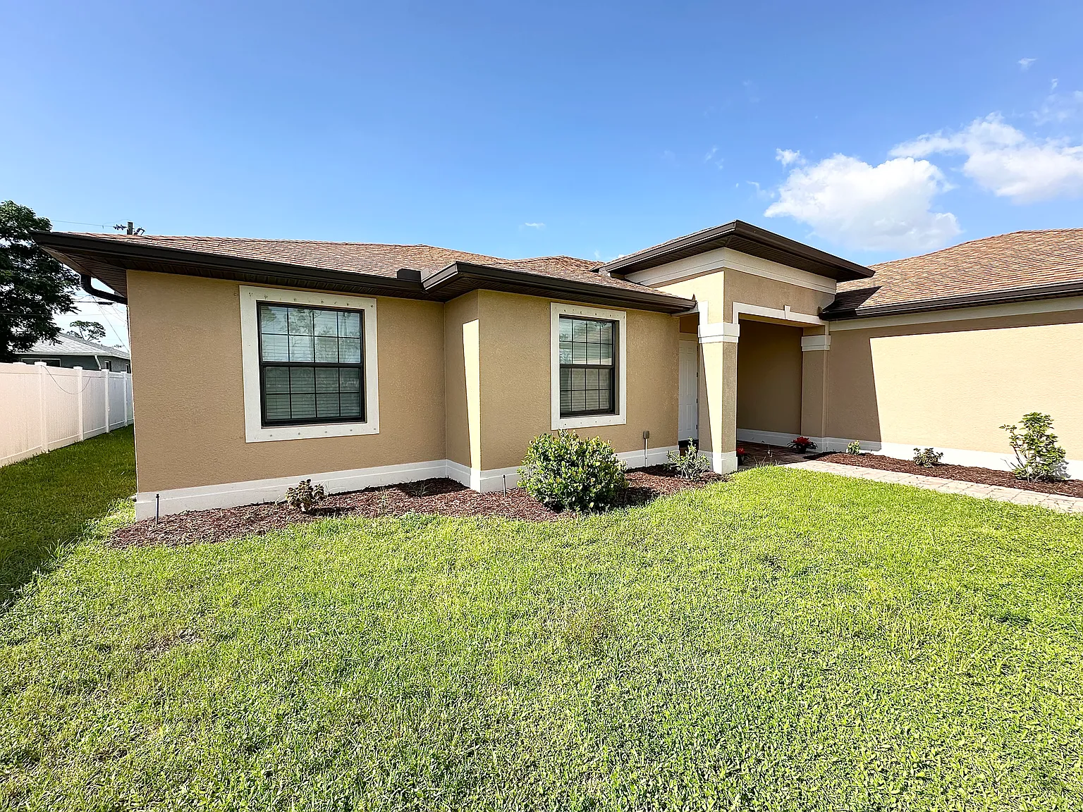 4 bed, 1800 sqft, $2,500 — Photo 2