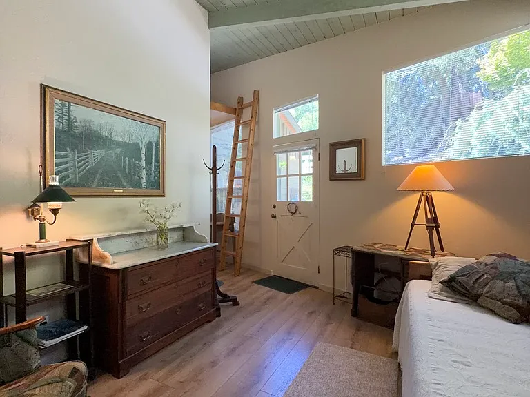 350 Chapman Dr — Photo 4