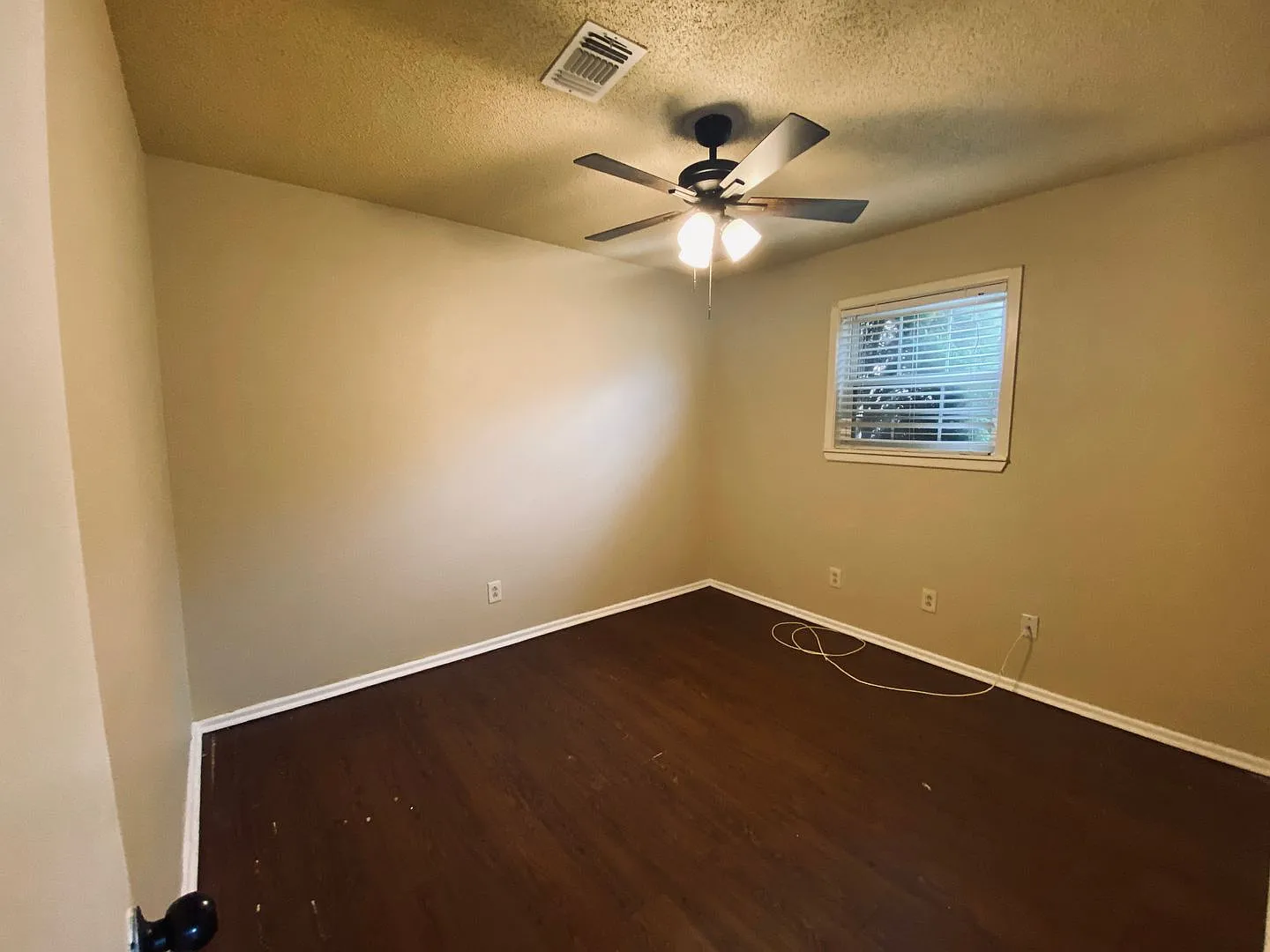 3 Bedroom Home in Great Location — Photo 4