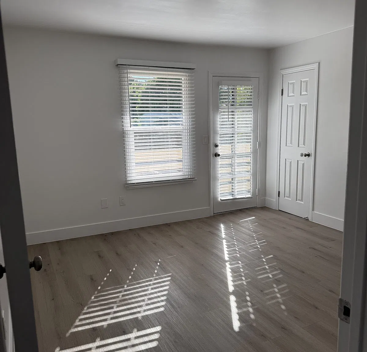 10519 Edison 3BR 1BA — Photo 3
