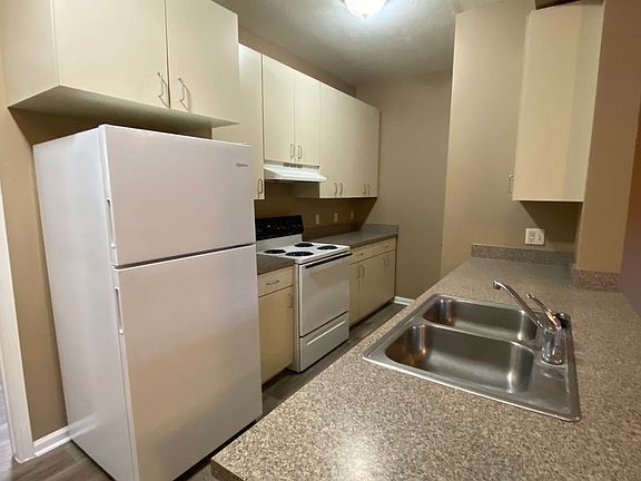 3rd image of 121 W Lagrange St #17