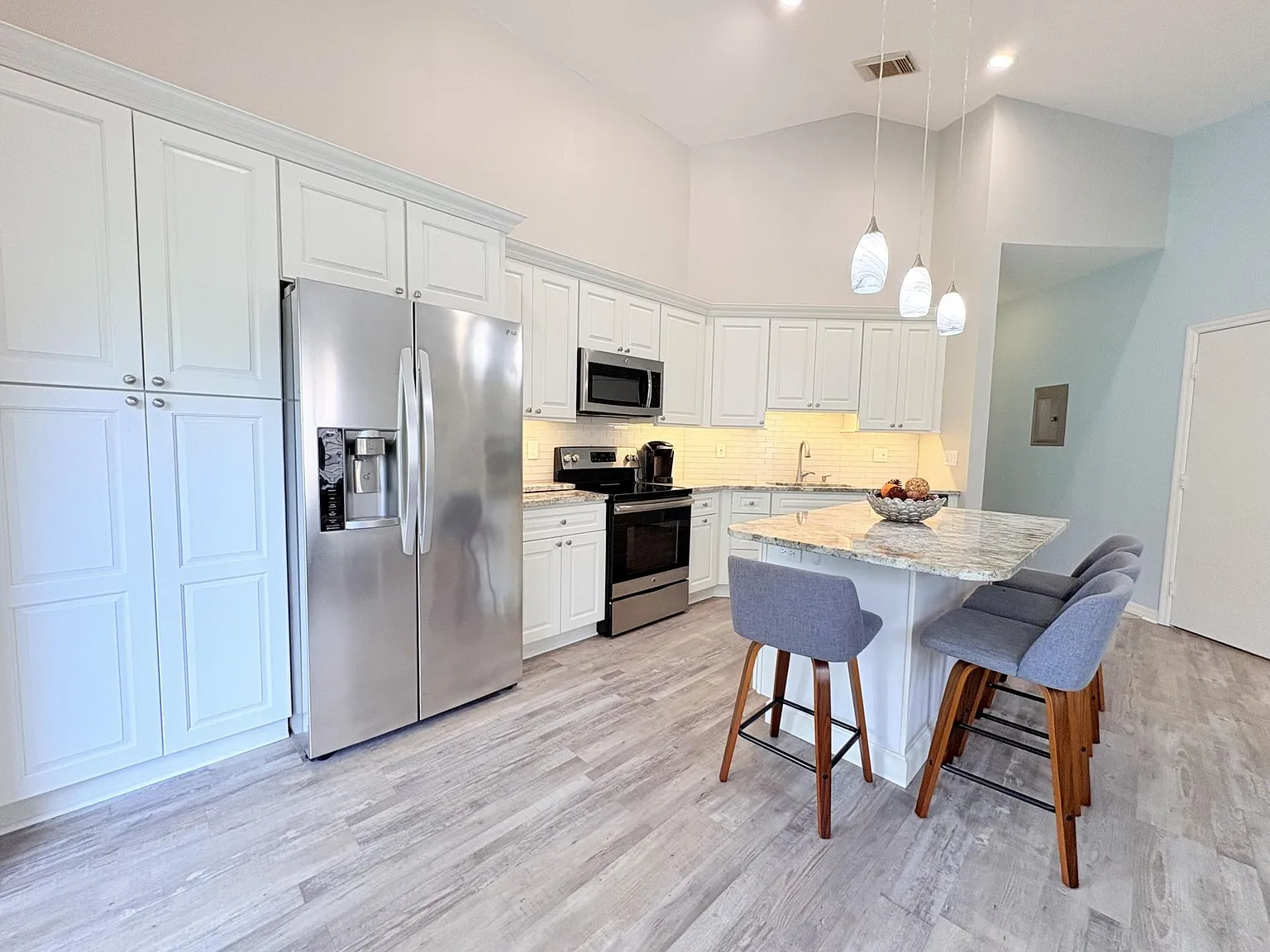 1 bed, 1.0 bath, 850 sqft, $1,850 — Photo 2