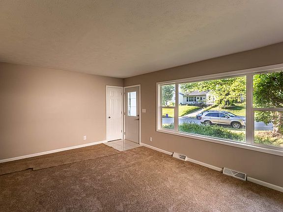 4th image of 2619 Buckingham Dr