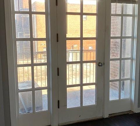 5th image of 4166 Lindell Blvd #3C
