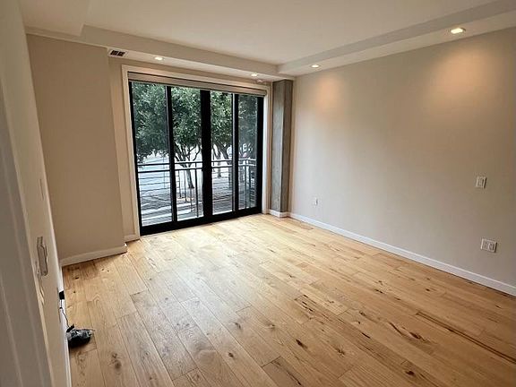 5th image of 1731 Powell St #203