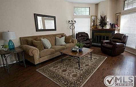 2nd image of 2032 Brookville Ln