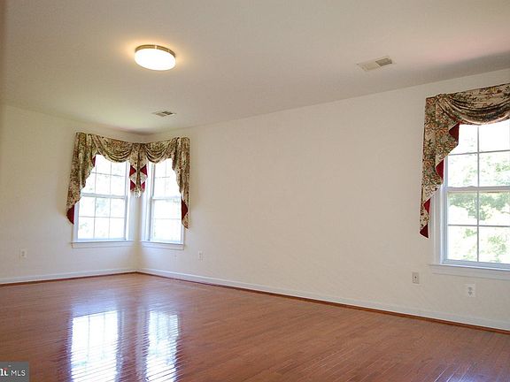 4th image of 1260 Colonial Park Dr
