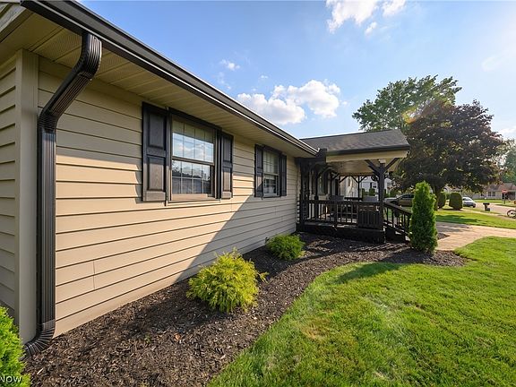 2nd image of 2715 Delaware Cir