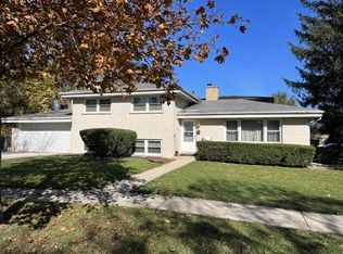 366 Elk Blvd, Des Plaines, IL 60016