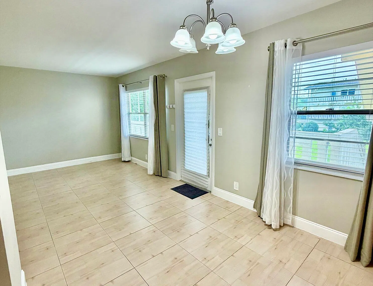 2 bed, 1.5 bath, 835 sqft, $1,650 — Photo 3