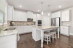 4th image of 2470 Sunny Hill Rd