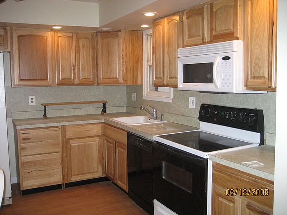 EAT-IN KITCHEN
