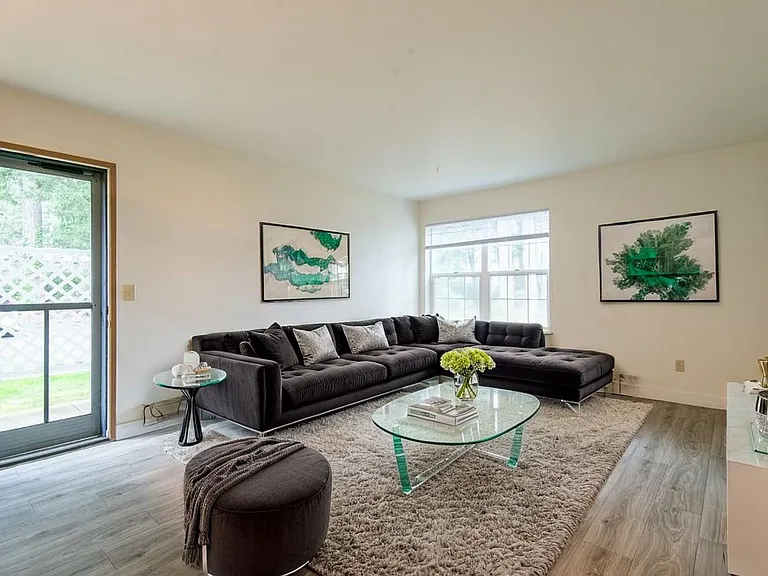 Fira Apartments — Photo 4