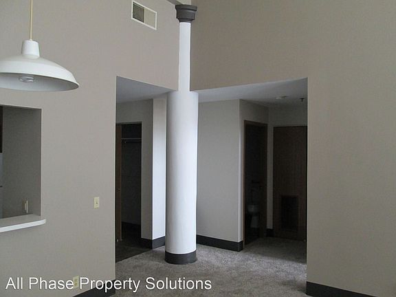 4th image of 500 Maine St #402