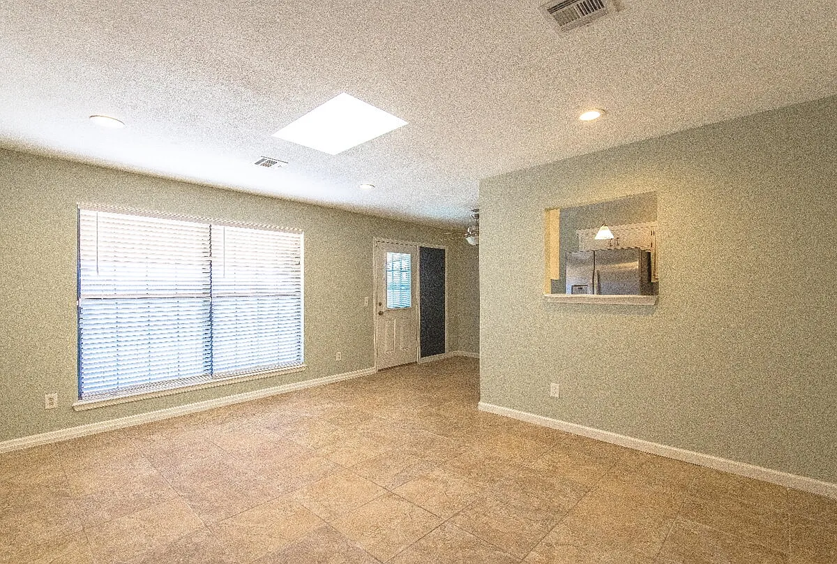 3 bed, 2.0 bath, 1130 sqft, $1,450 — Photo 2