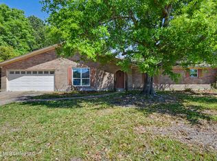 1204 De La Pointe Dr, Gautier, MS 39553