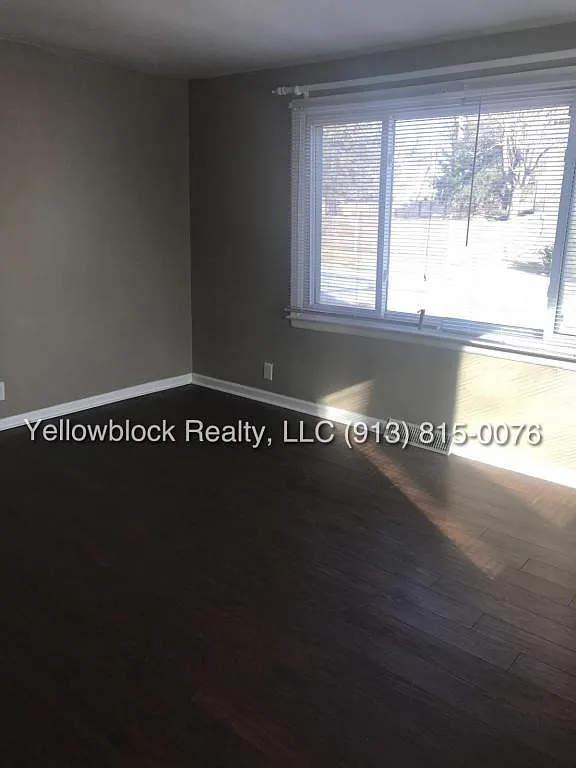 320 E 79th Terrace — Photo 3