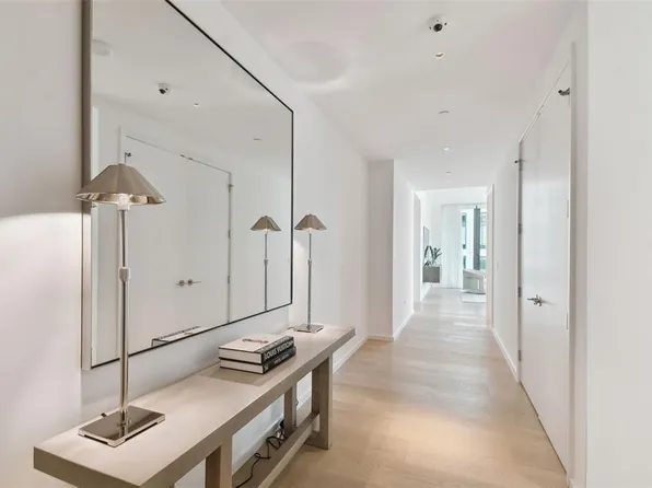 1000 Water St #1702, Tampa, FL 33602