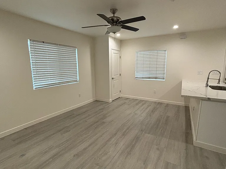 548 Barbara Ave — Photo 4