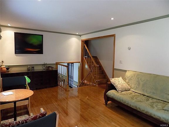 5th image of 538 Upper Ave
